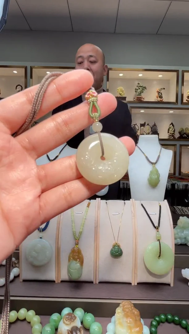 颈饰未镶嵌和田玉苏