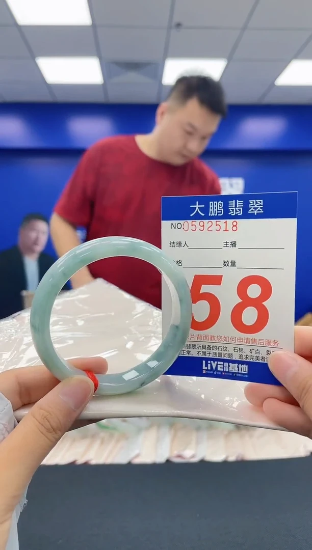 翡翠手镯未镶嵌AAAAAAAA