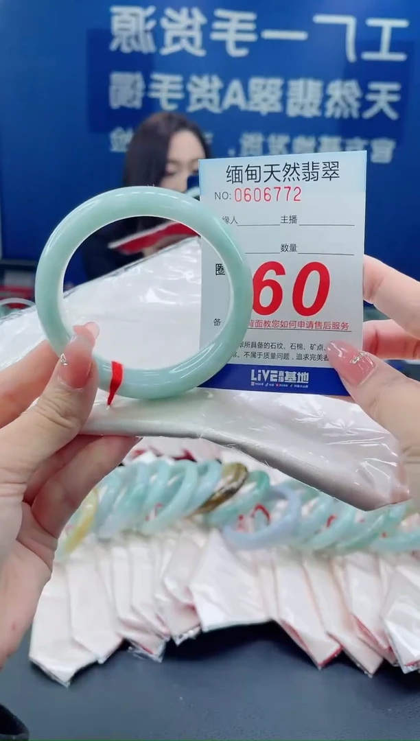 未镶嵌手镯翡翠天然翡翠手镯