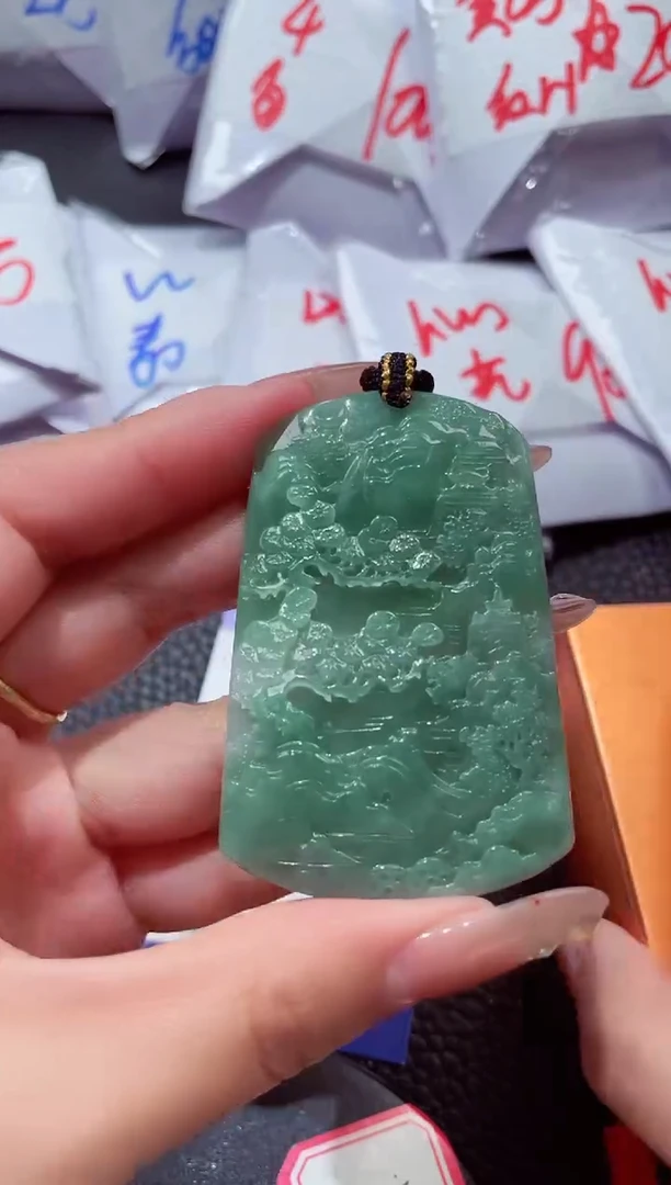 颈饰未镶嵌翡翠20260104