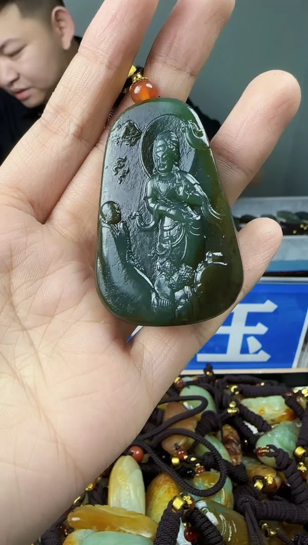 和田玉未镶嵌颈饰1