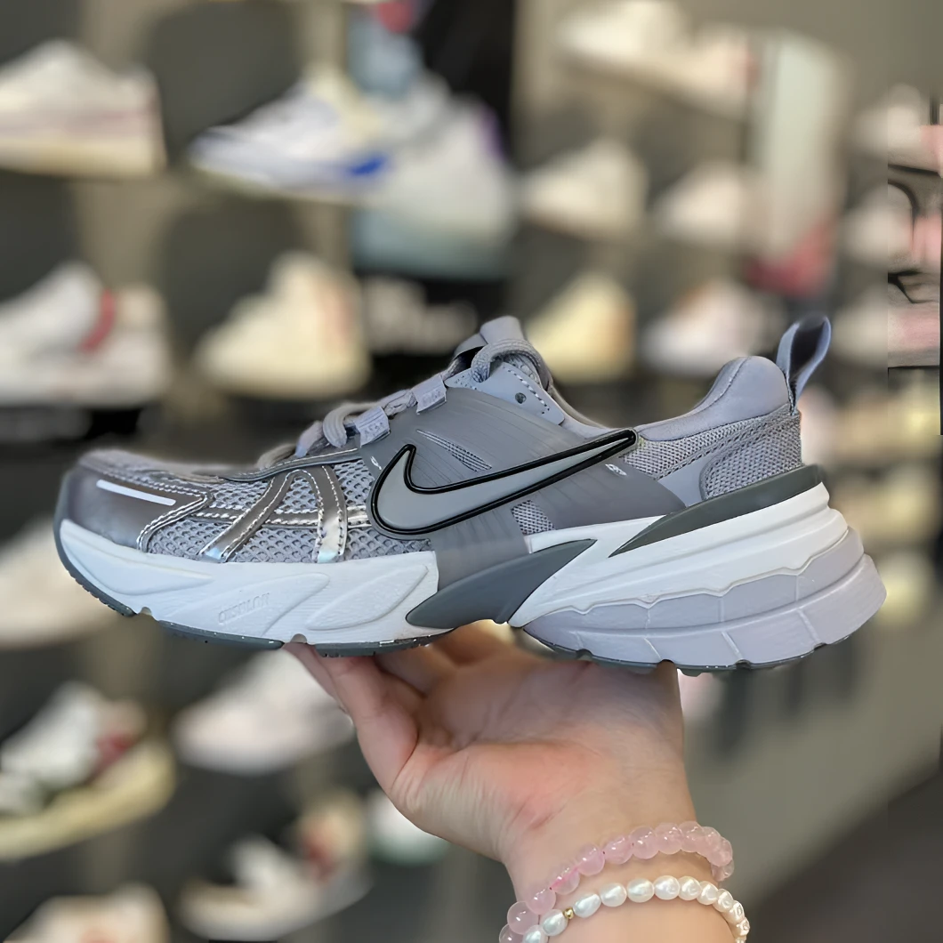 NIKE/耐克【年终狂欢季】女子V2KRUN透气运动休闲老爹鞋FD0736008