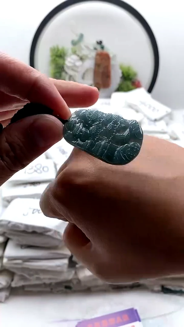 颈饰未镶嵌翡翠小山水