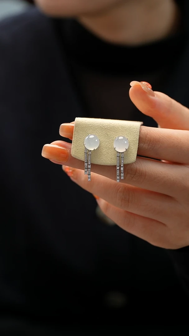 18K金镶嵌翡翠耳饰耳饰