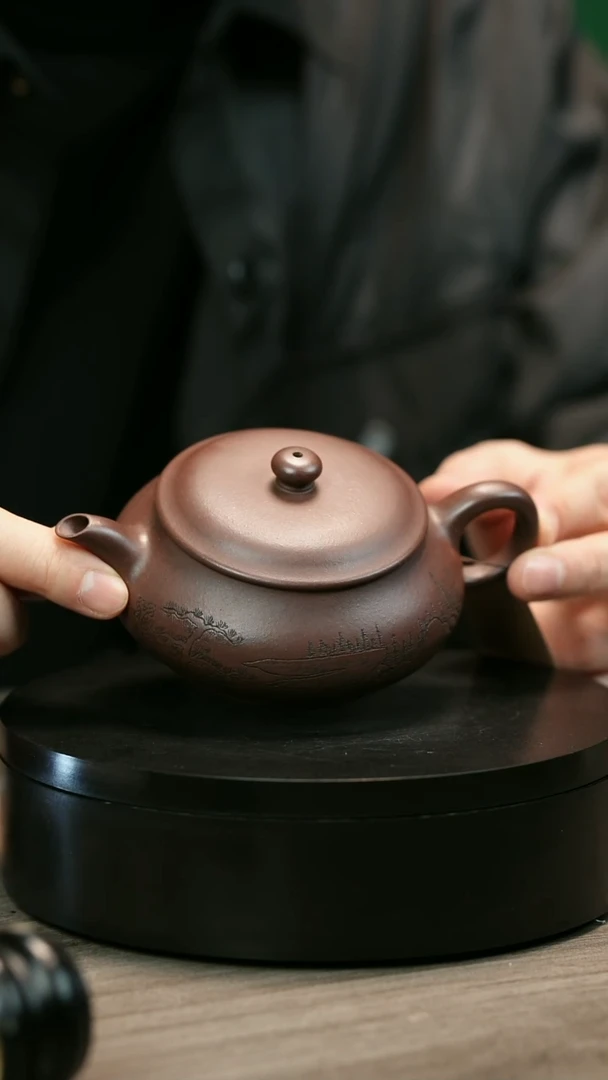 茶壶紫砂?****?H2468周秀芳刻绘明炉