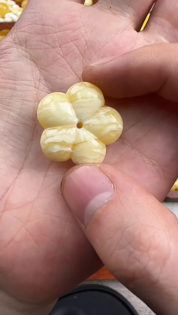 蜜蜡未镶嵌珠宝奇石特价