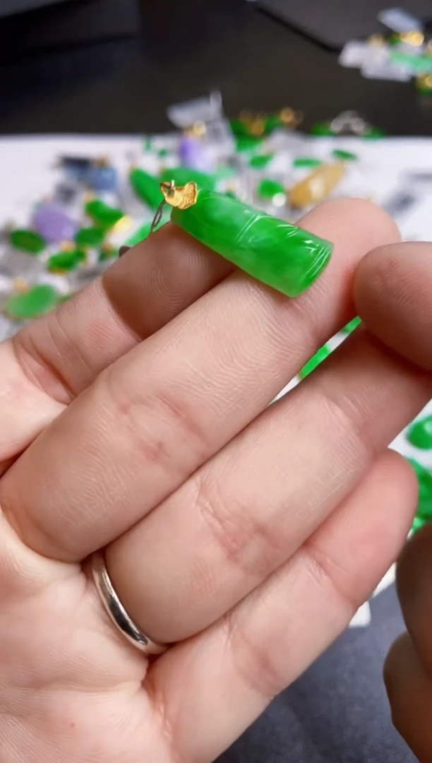 【闪购商品】翡翠颈饰18K金镶嵌吊坠竹子