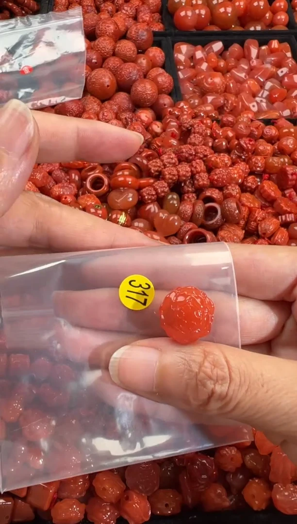 南红玛瑙未镶嵌颈饰1