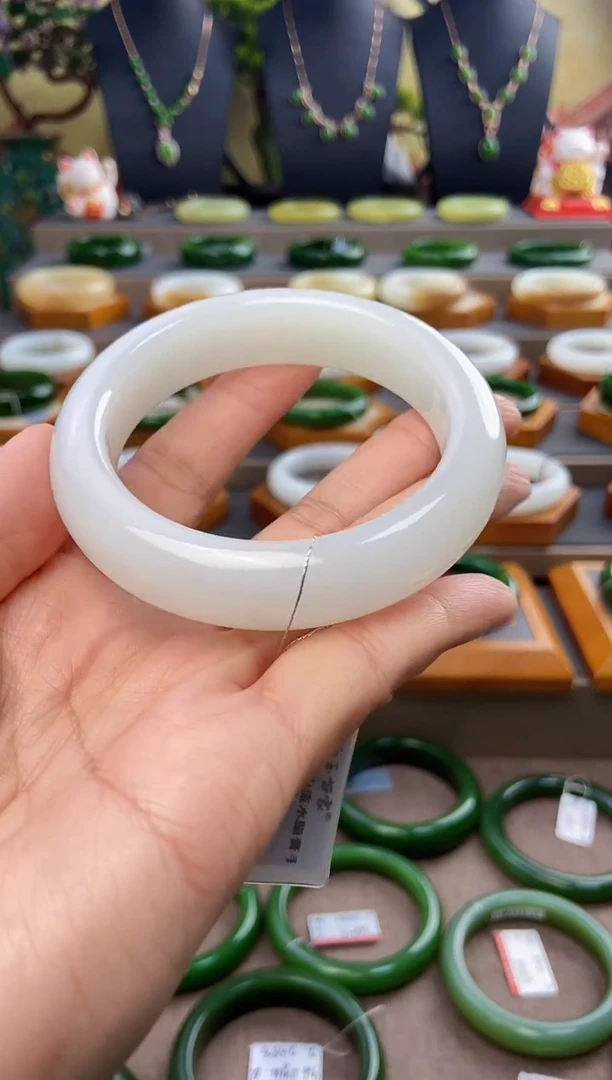 未镶嵌手镯和田玉山流水羊脂玉手镯58