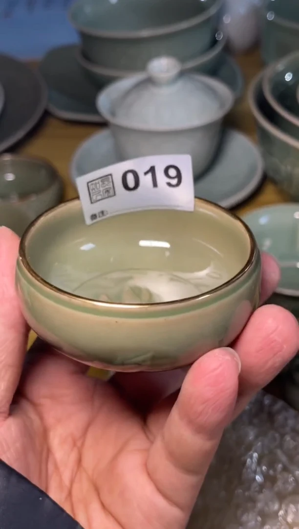 瑕疵「019号」内外双刻莲瓣金钵1只