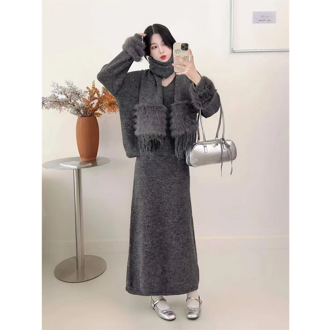 设计感毛毛拼接针织套装秋冬新款宽松v领毛衣+半身裙配围脖三件套