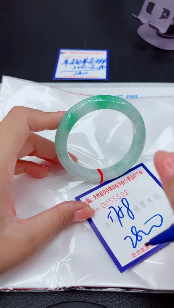 翡翠手镯未镶嵌11111111111111