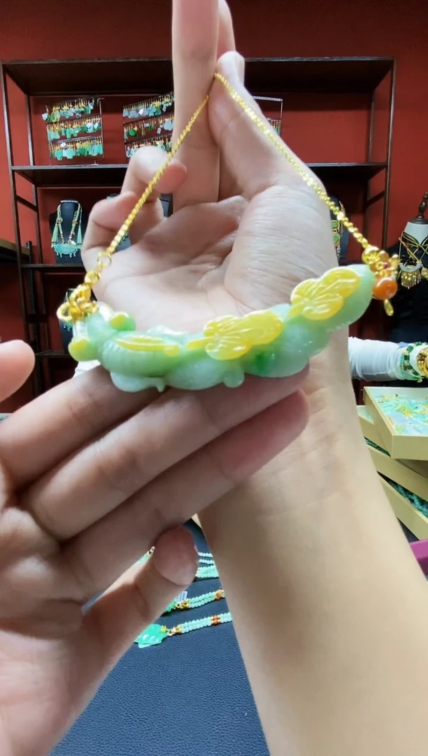 颈饰未镶嵌翡翠吊坠