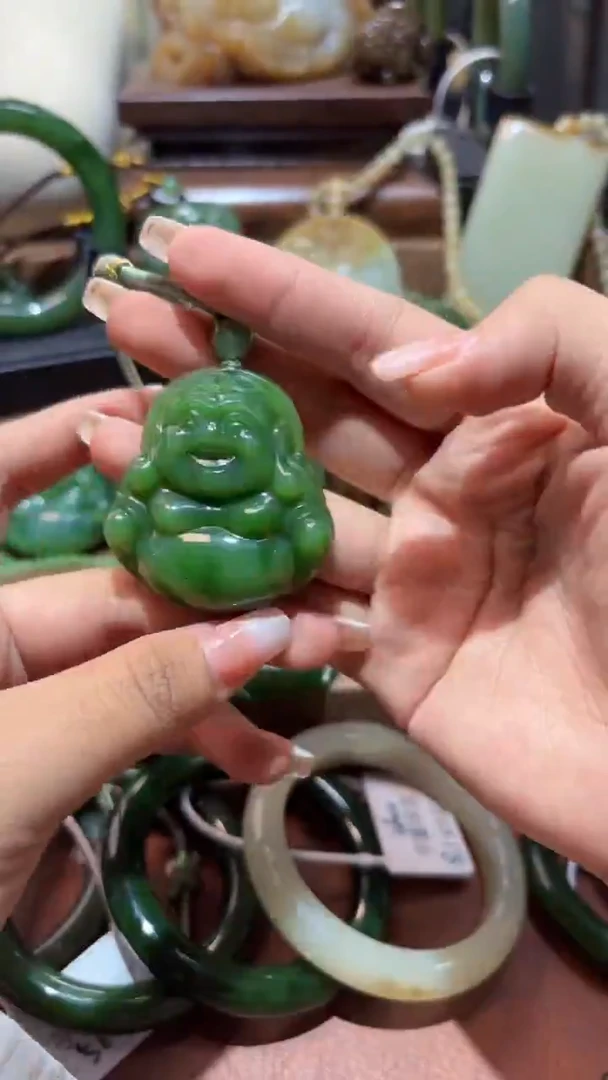 颈饰未镶嵌和田玉（碧玉）1