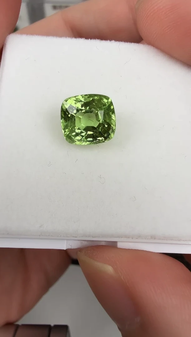 【闪购商品】橄榄石方未镶嵌3ct-B012270