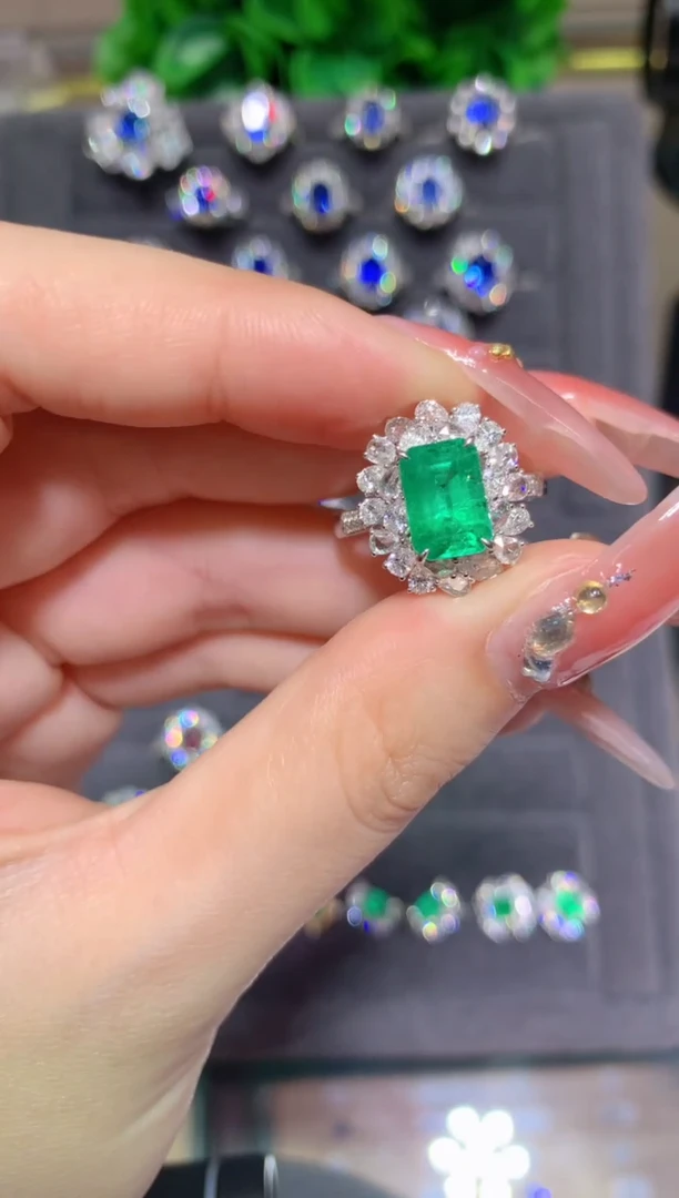 18K金镶嵌戒指祖母绿2.12ct