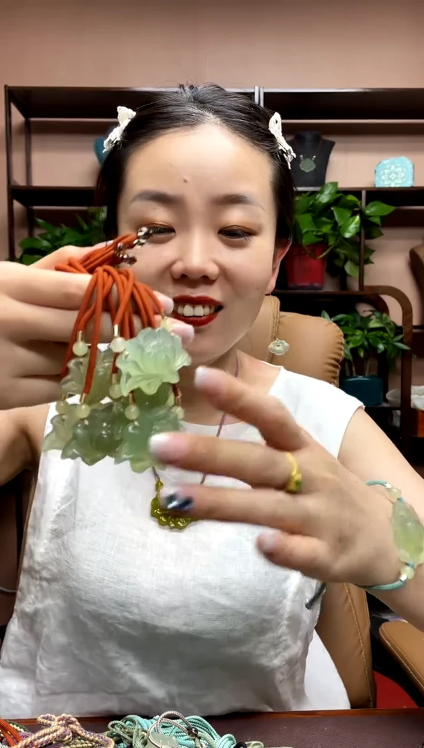 岫玉未镶嵌颈饰多样性发货发其中之一瑕疵