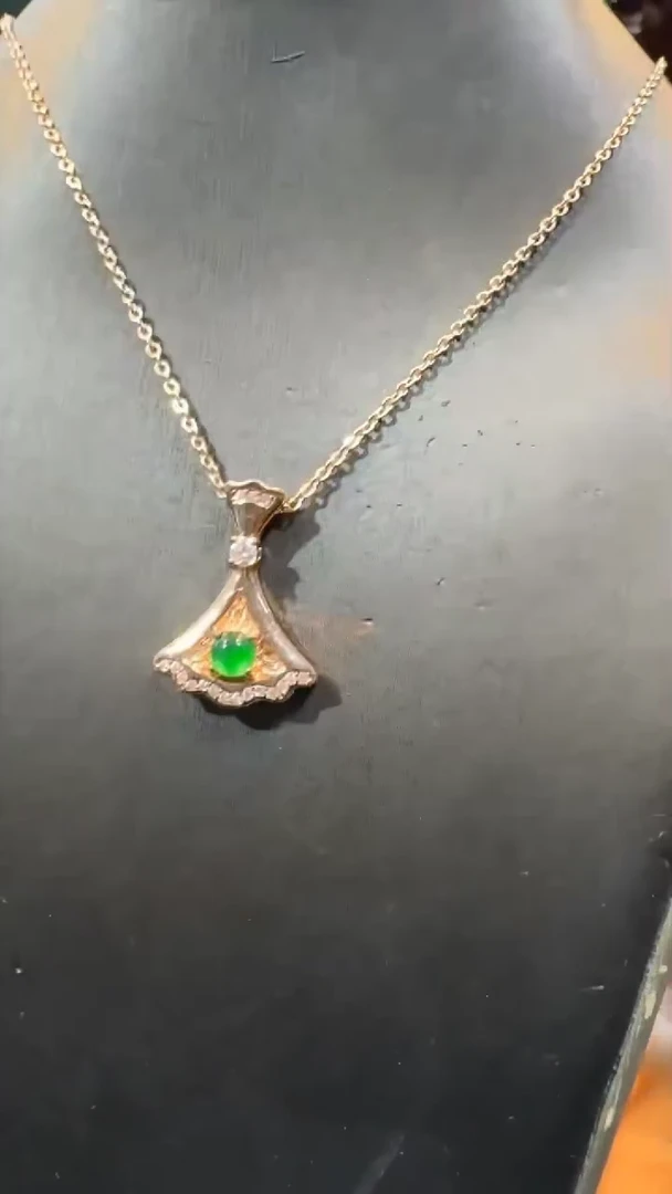 翡翠未镶嵌吊坠(不含链)多样性发货其一不含链