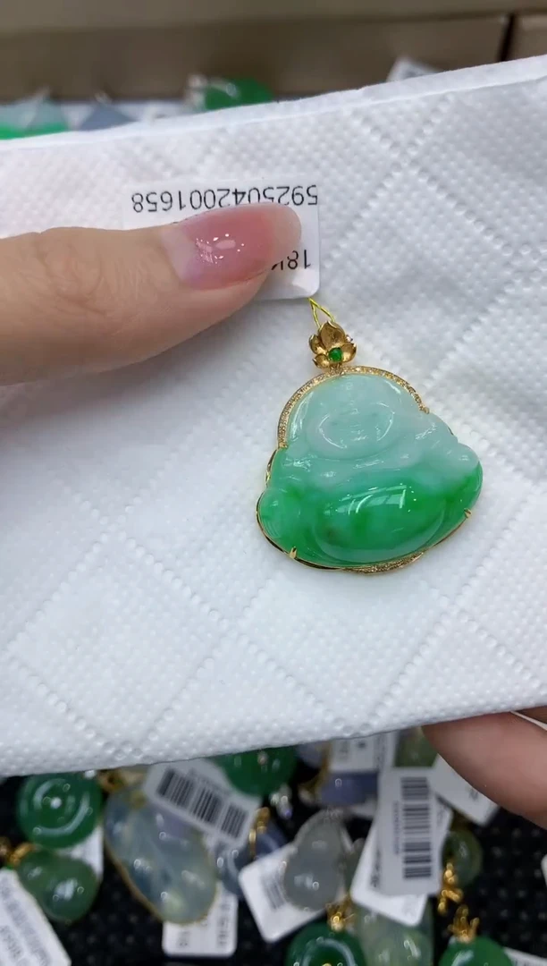 翡翠18K金镶嵌颈饰111111111