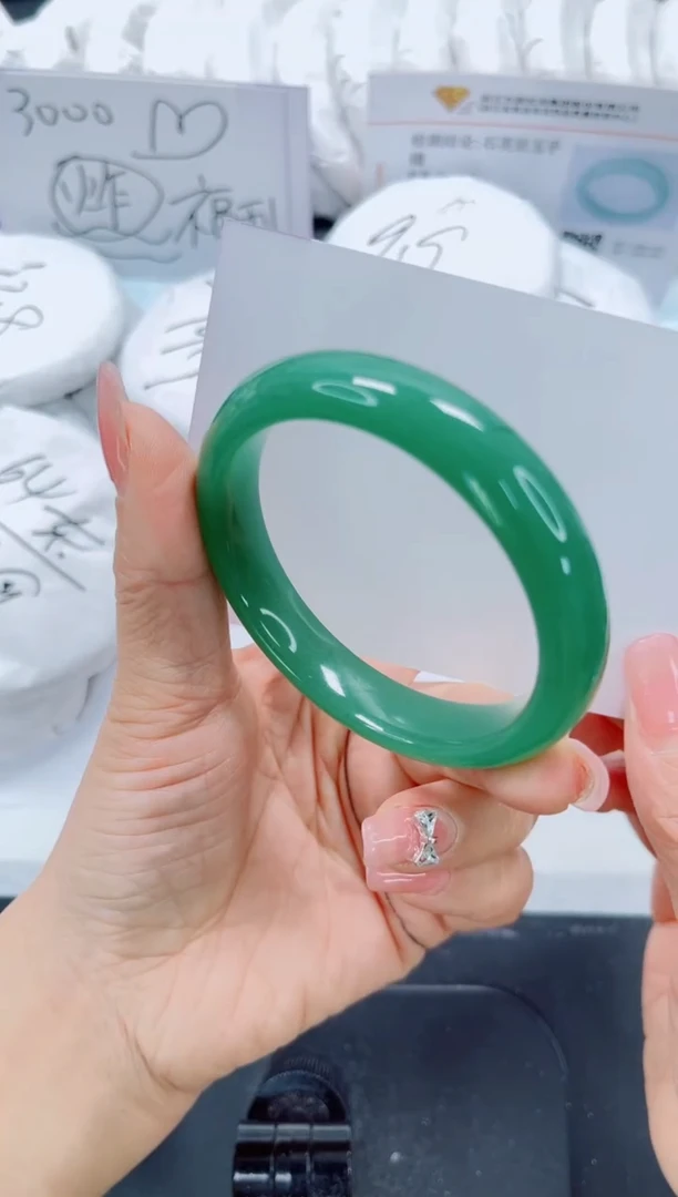 未镶嵌手镯石英质玉25-52.3