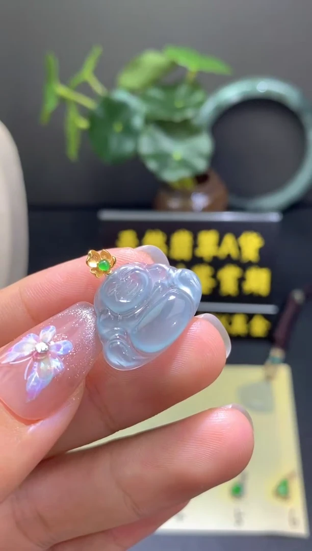 翡翠18K金镶嵌颈饰翡翠吊坠