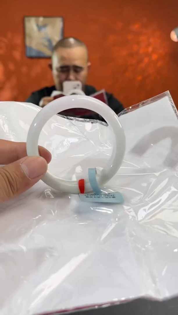 未镶嵌手镯翡翠18