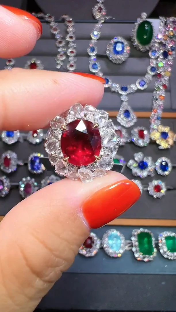 18K金镶嵌戒指红宝石AIGS 无烧鸽 3.05克拉