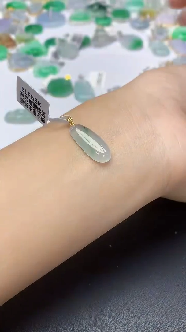 翡翠18K金镶嵌颈饰 天然缅甸a货翡翠