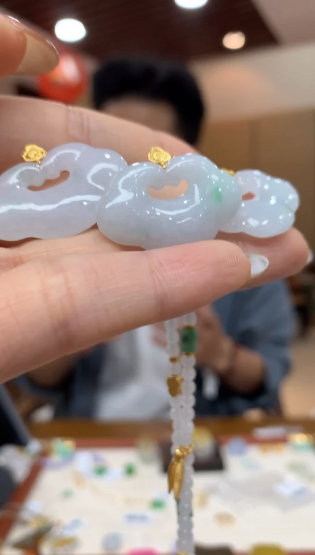 吊坠(不含链)18K金镶嵌翡翠如意锁多样性发货1件