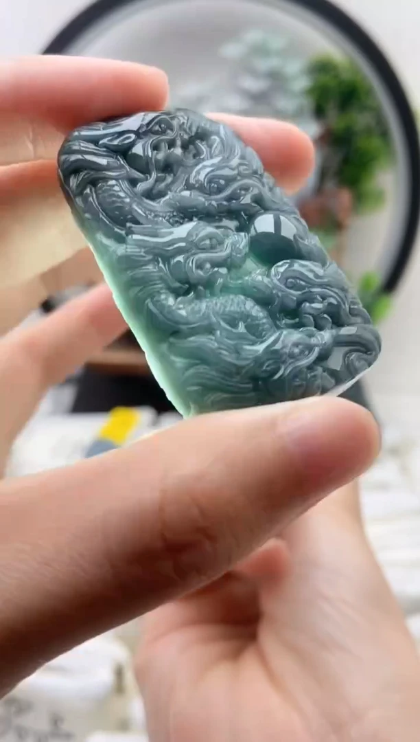 翡翠未镶嵌颈饰九龙牌