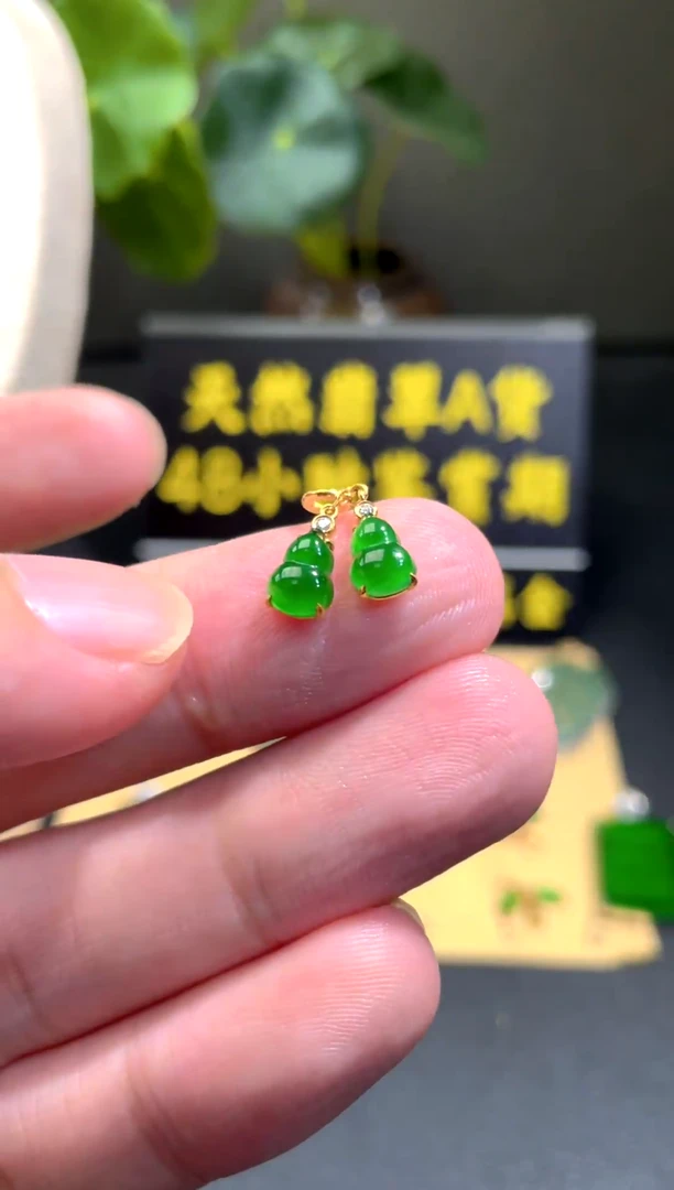 颈饰18K金镶嵌翡翠翡翠A货