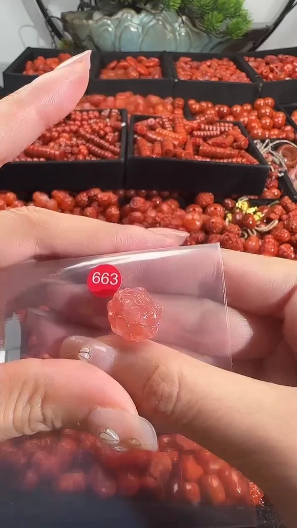 颈饰未镶嵌南红玛瑙1