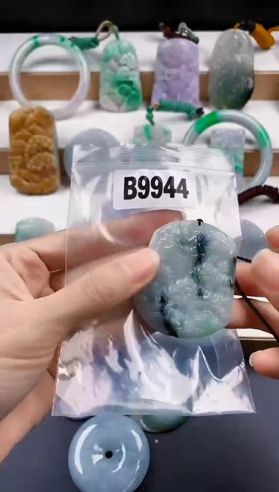 颈饰未镶嵌翡翠天然翡翠吊坠挂件