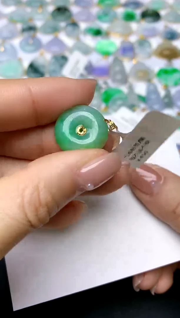 【闪购商品】翡翠颈饰18K金镶嵌8天然A货翡翠