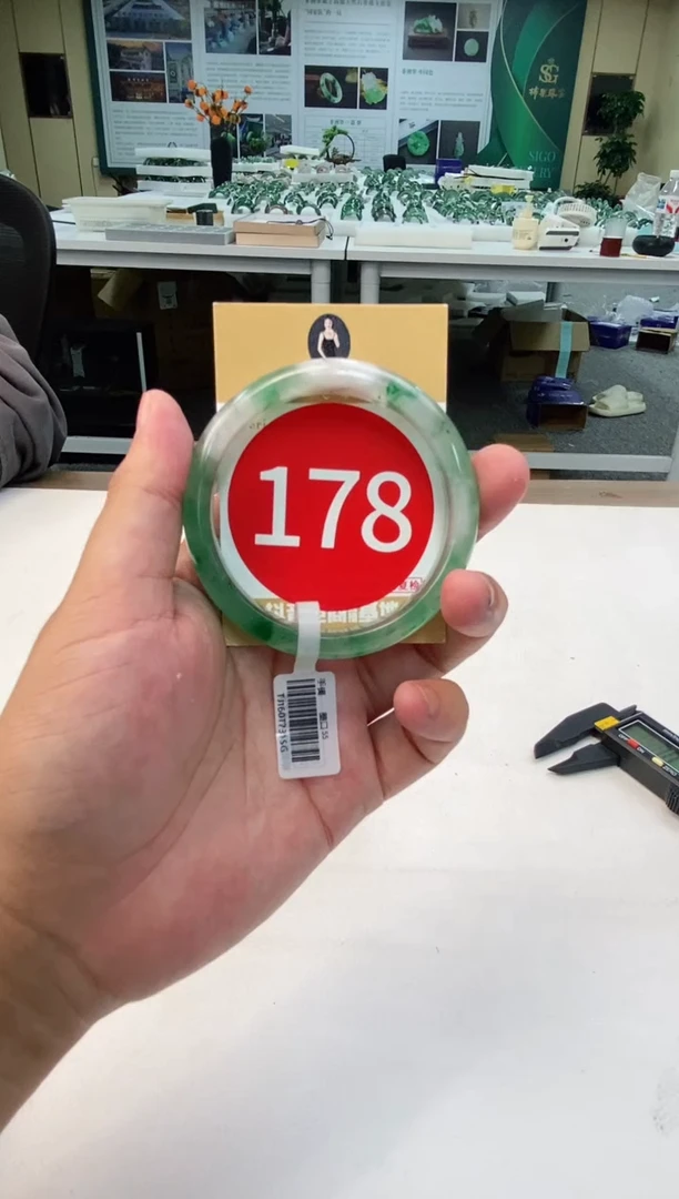 未镶嵌手镯石英质玉55+