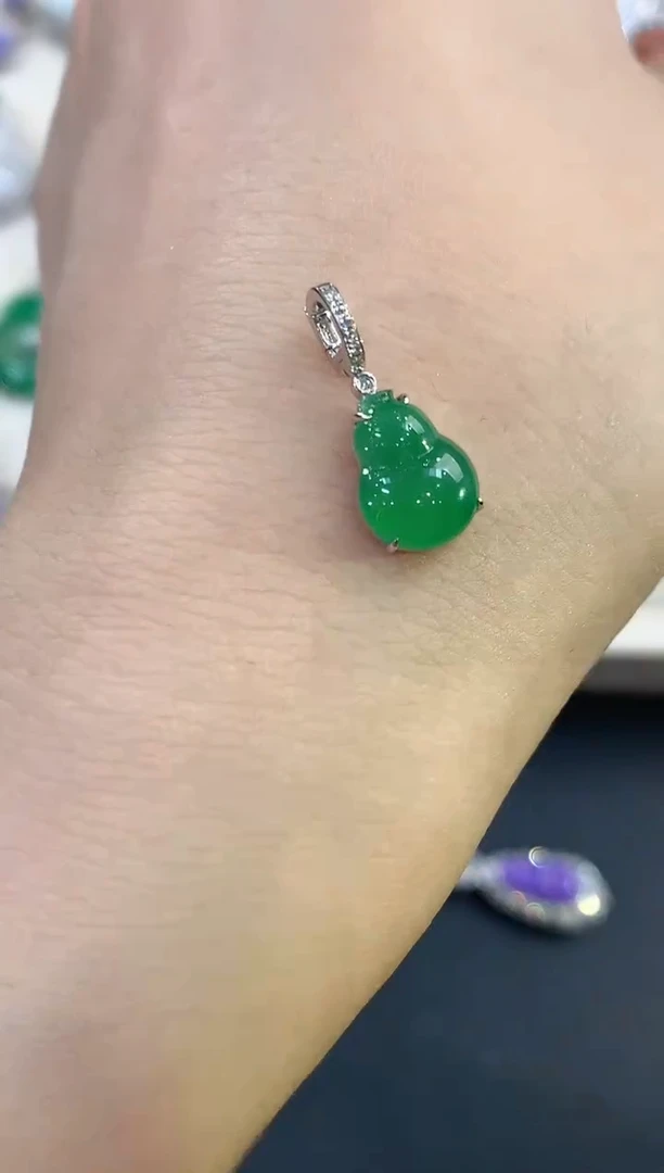 翡翠18K金镶嵌吊坠(不含链)B11