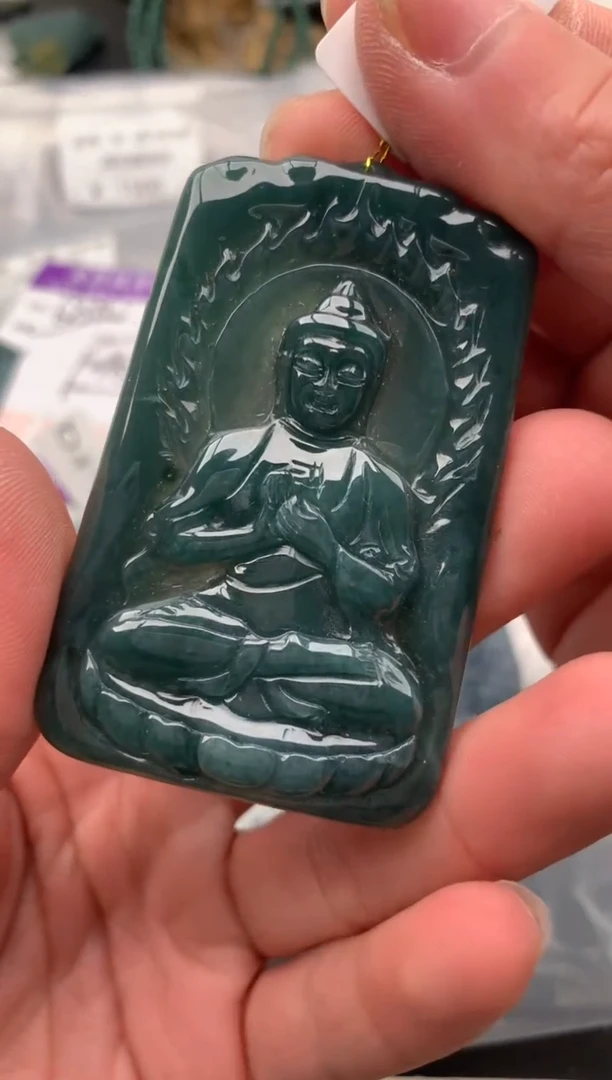 【闪购商品】翡翠颈饰未镶嵌大日如来【品质一般介意慎拍】