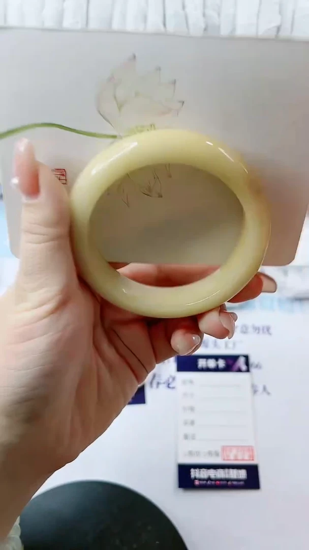 【闪购商品】石英质玉手镯未镶嵌0749991027-多样性发货