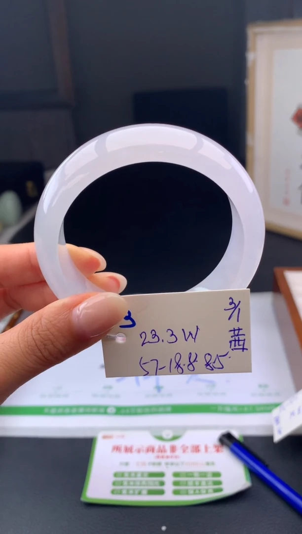 未镶嵌手镯翡翠假一赔三   手镯