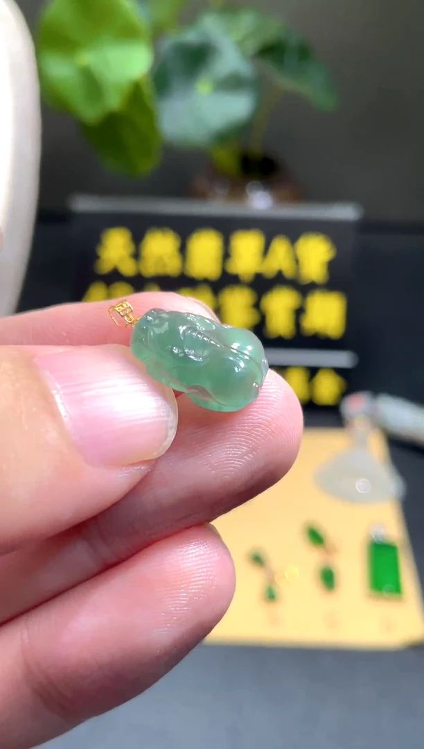 颈饰18K金镶嵌翡翠翡翠A货