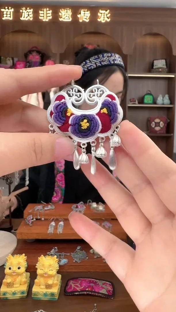 【闪购商品】织绣扶光苗绣传承71
