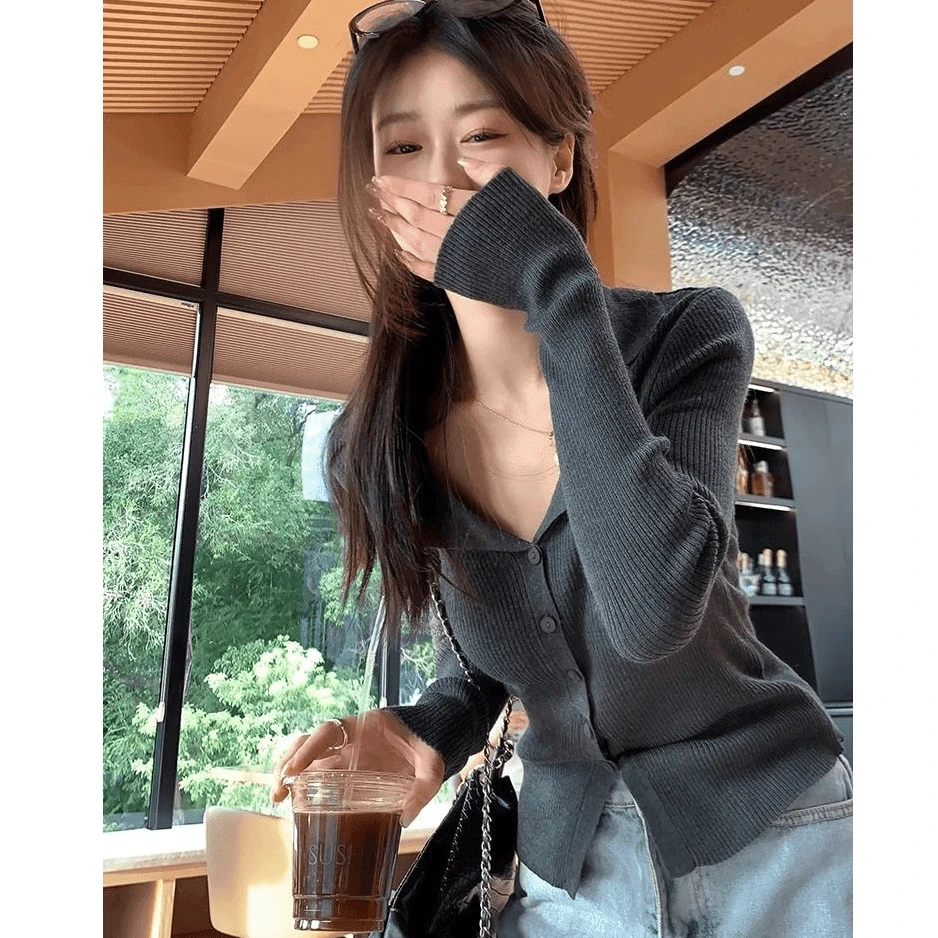 气质polo翻领针织衫上衣女设计感小众排扣开衫长袖打底衫春秋毛衣