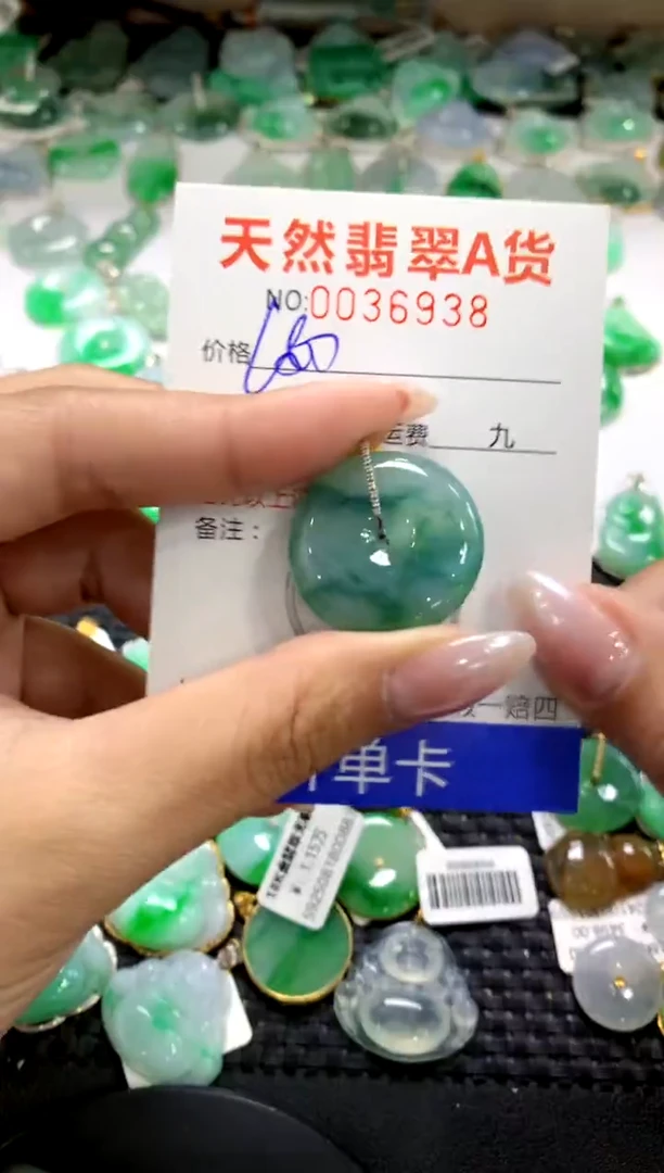 颈饰18K金镶嵌翡翠1111111111111111