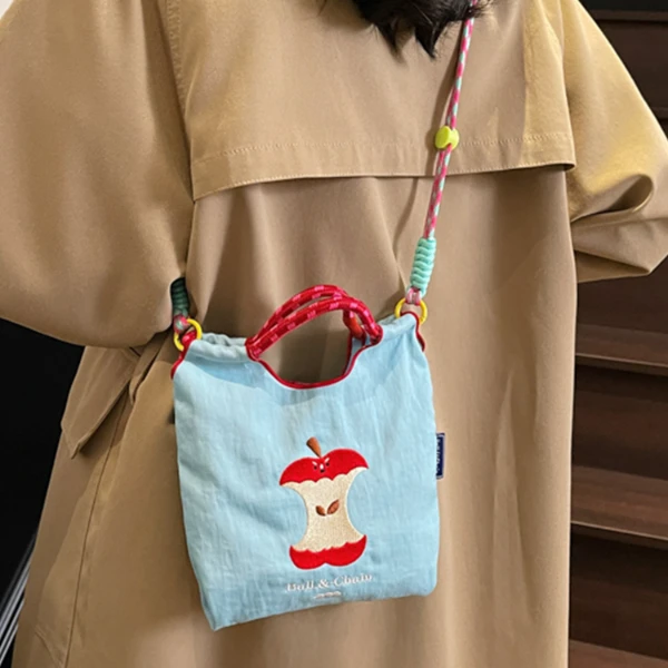 帆布包女刺绣2025新款小众百搭单肩斜挎包今年流行爆款手提水桶包
