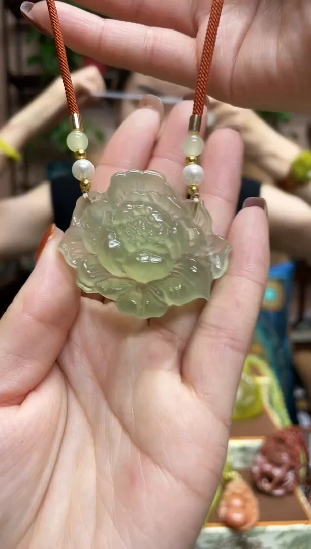 未镶嵌蛇纹石玉颈饰·