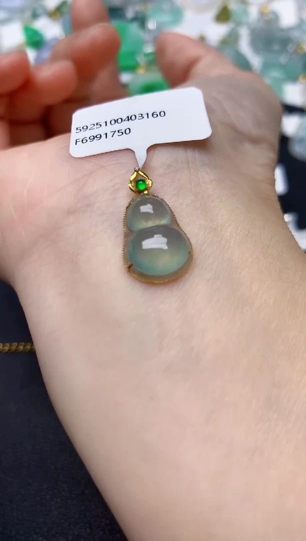 颈饰18K金镶嵌翡翠天然缅甸A货翡翠