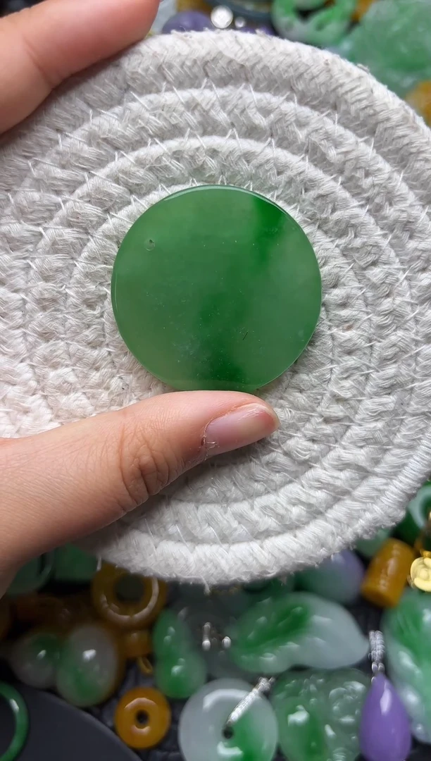 颈饰未镶嵌翡翠缅甸翡翠吊坠