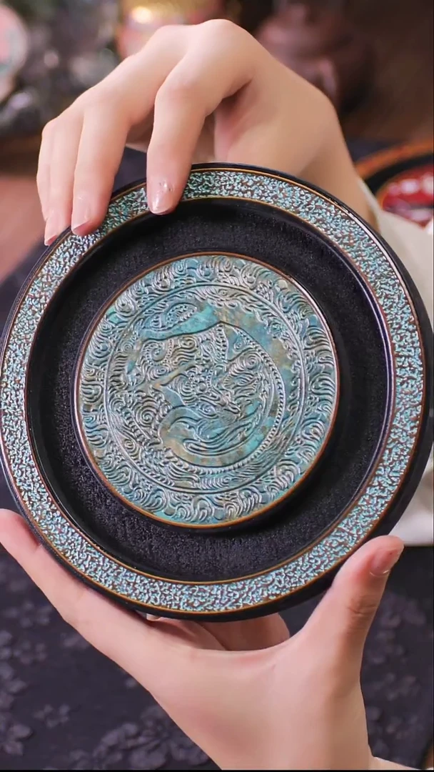 壹藏贰宝青铜图案小壶承