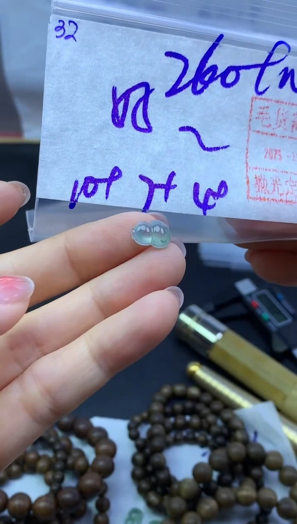 未镶嵌定制翡翠好****e32小葫芦*270元毛货需精抛光