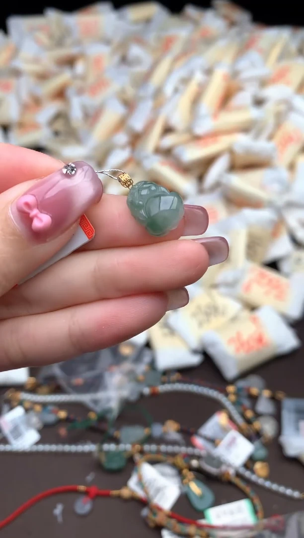 【闪购商品】翡翠挂件18K金镶嵌—